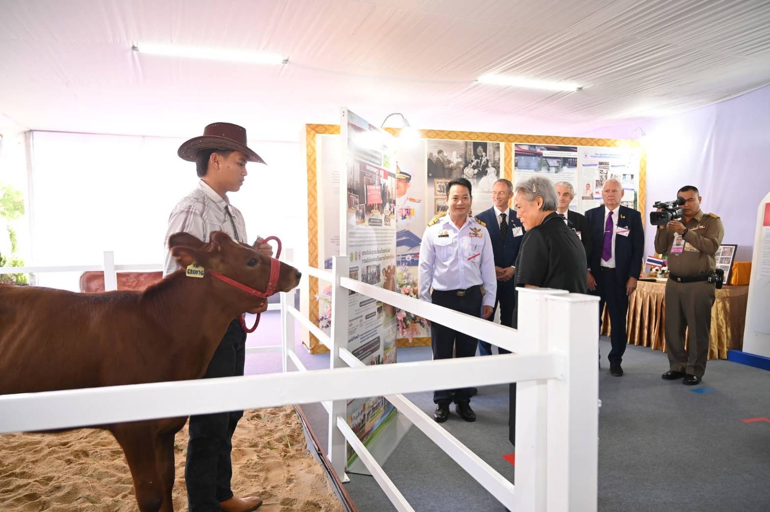 title - ส.ป.ก. ร่วมเข้าเฝ้าฯ รับเสด็จ สมเด็จพระกนิษฐาธิราชเจ้า กรมสมเด็จพระเทพรัตนราชสุดาฯ สยามบรมราชกุมารี พิธีเปิดงาน “เทศกาลโคนมแห่งชาติ” ประจำปี 2569